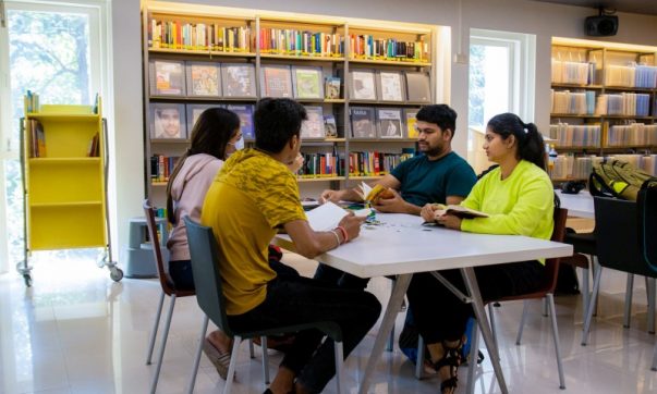 Students of Goethe Institut Mumbai discussing
