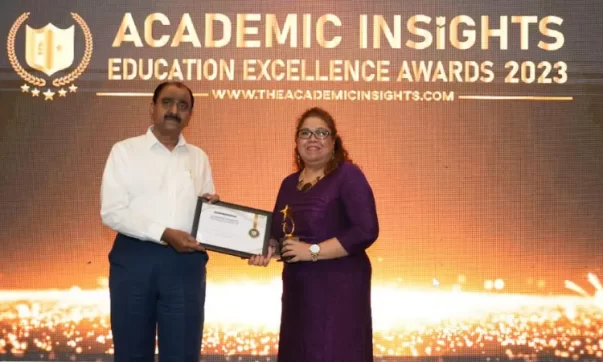 image of Dr. Ayesha Ashiq receiving the award
