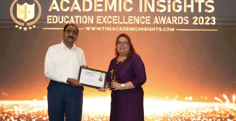 image of Dr. Ayesha Ashiq receiving the award