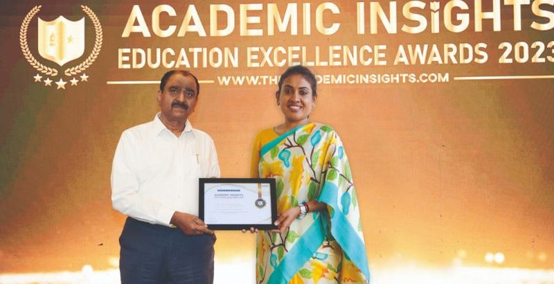 Dr. Nalini Prabhu Shanker is receiving award image