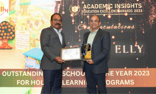 awards receiving image of Little Elly