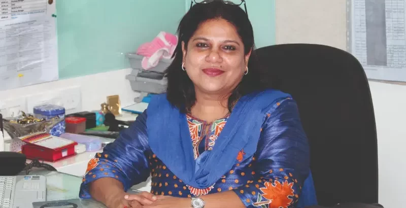 hima doshi receiving award image