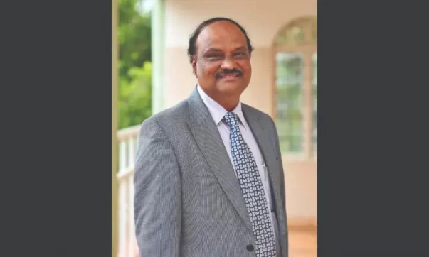 image of kulkarni receiving the award