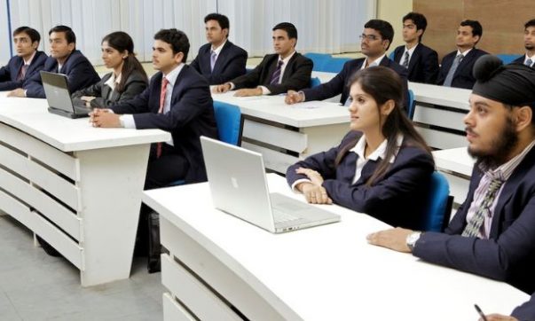 classroom image of Aurora's Business School