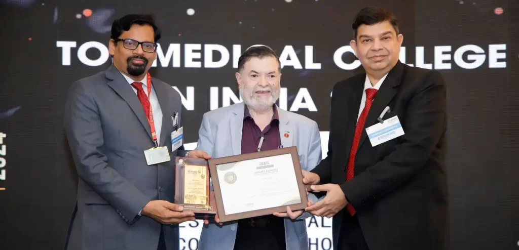 image of Dr. Anil Kumar Pandey, the Dean and Dr. Sandeep Kumar, the Medical Superintendent of ESIC Medical College & Hospital, Faridabad receiving the award