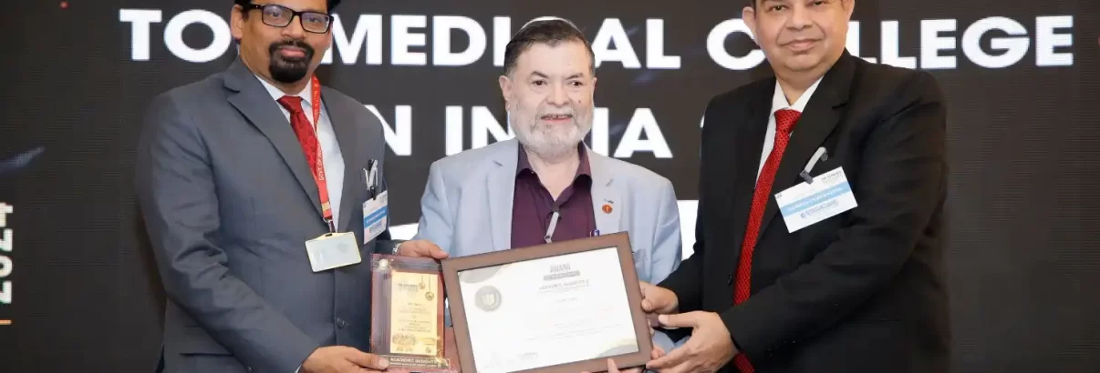 image of Dr. Anil Kumar Pandey, the Dean and Dr. Sandeep Kumar, the Medical Superintendent of ESIC Medical College & Hospital, Faridabad receiving the award
