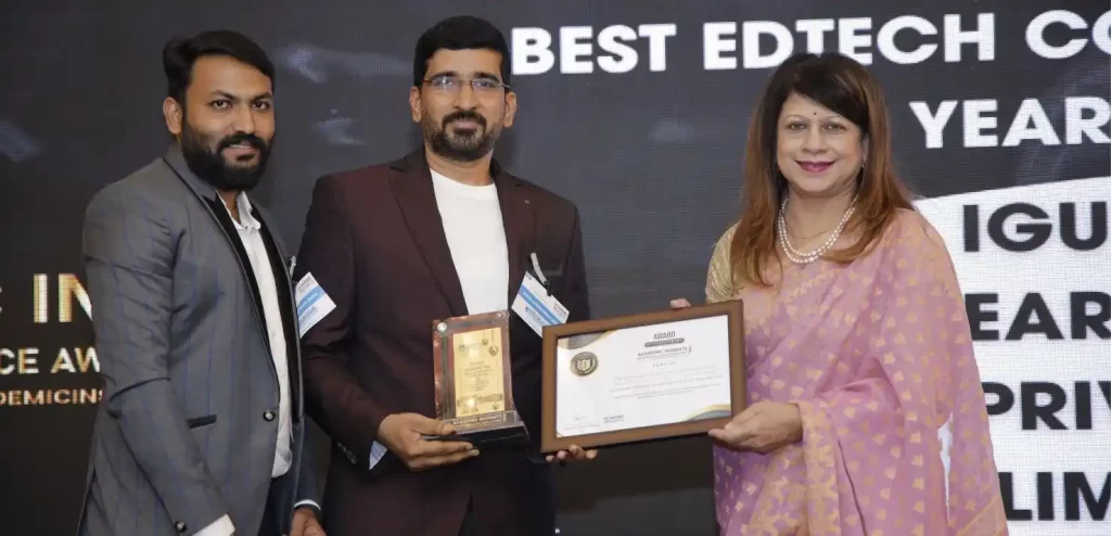 image of Sukumar Elangovan, Founder, and Gokul Kannan, Co-founder of Iguider Learning Private Limited receiving the award