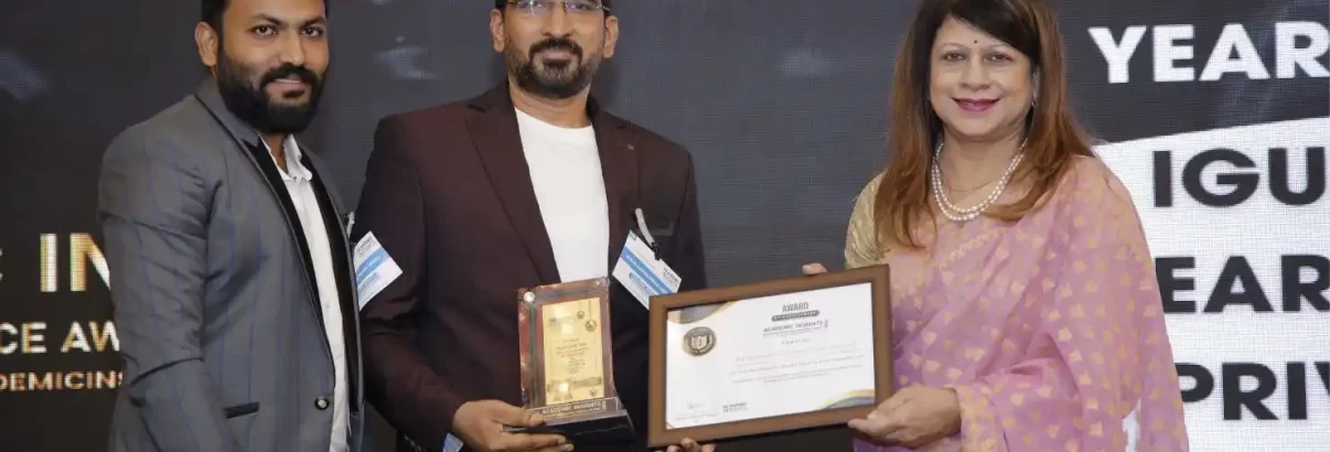 image of Sukumar Elangovan, Founder, and Gokul Kannan, Co-founder of Iguider Learning Private Limited receiving the award