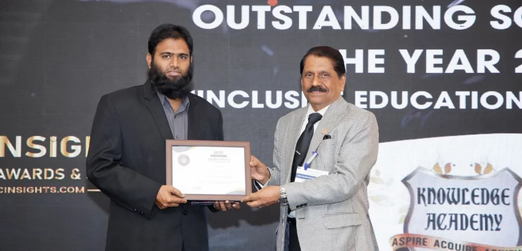 Mohammed Azhar, the Principal of Knowledge Academy School receiving the award at the Academic Insights Education Excellence Awards and Summit 2024