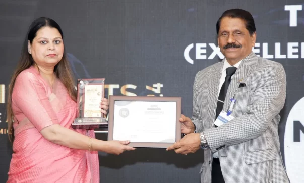 Mrs. Indu Dubey, Principal, receiving the ‘Outstanding School of the Year 2024’ award, from Col. Rajeev Mannali, the CEO of Sree Uthradom Thirunal (SUT) Hospital, Trivandrum, on behalf of the Academic Insights Magazine