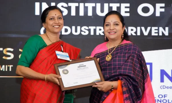 image ofDr. Sandhya Ravi, the Principal of NSFTID receiving the award