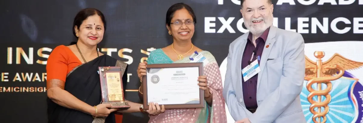 image of Dr Jayanthi V, the Vice-Chancellor, and Dr Renuka Venkatesh, the Principal and Dean of SIMS & RC receiving the award