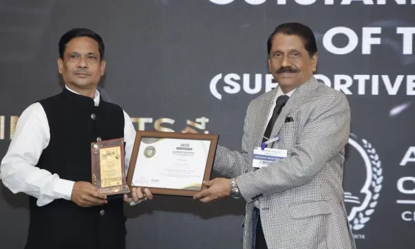 Dr. Rabin Chandra Pramanik, the Chief Adviser of Aum Valley School, receiving the award at the Academic Insights Education Excellence Awards & Summit 2024.