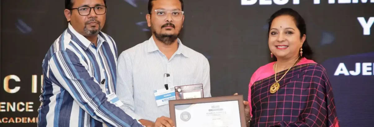 image of Sunil Kumar K, the Senior Faculty of Journalism and Rahul Singh, the Senior Faculty of VFX & Animation at Seamedu receiving award