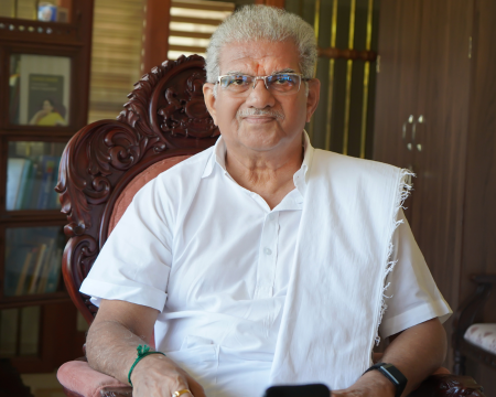 picture of dr. d Veerendra Heggade